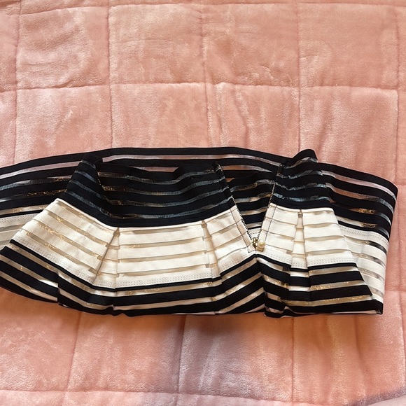 black and white small skirt - Picture 3 of 4